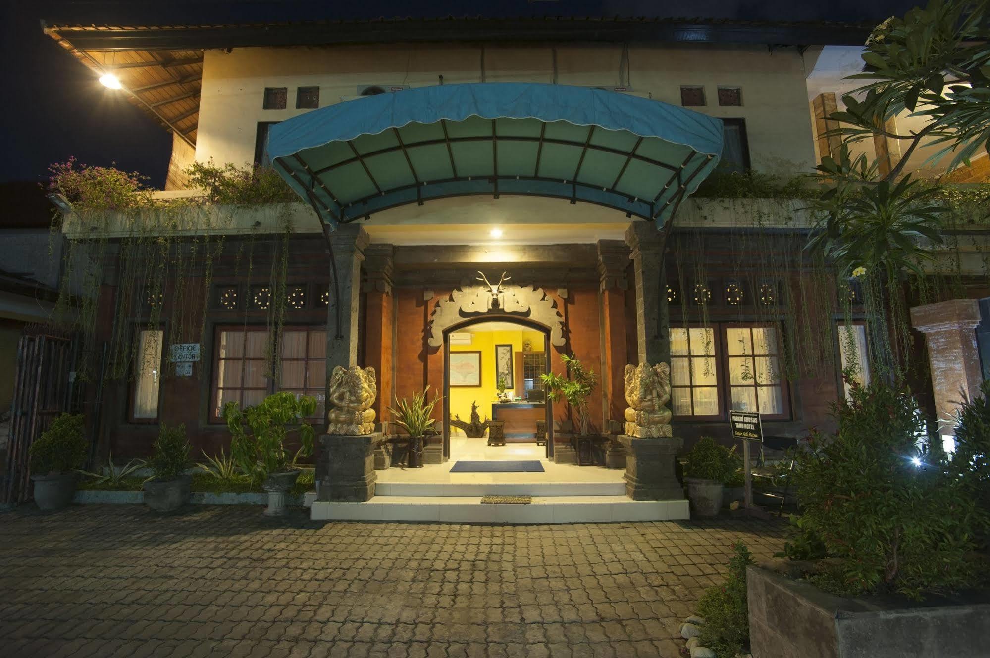 Catur Adi Putra Hotel Denpasar  Exterior photo