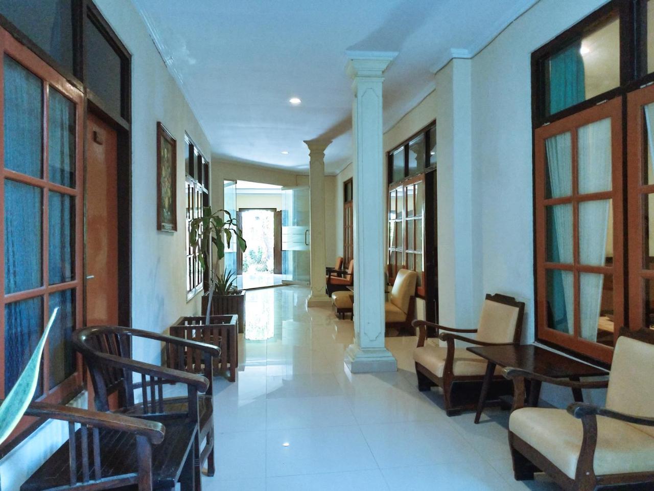 Catur Adi Putra Hotel Denpasar  Room photo