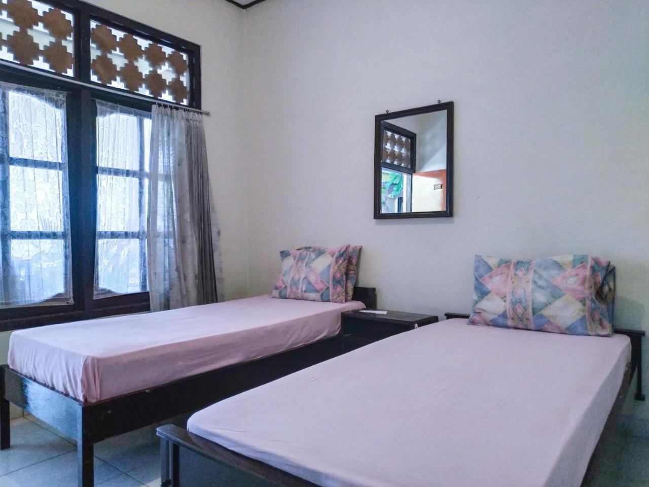 Catur Adi Putra Hotel Denpasar  Room photo