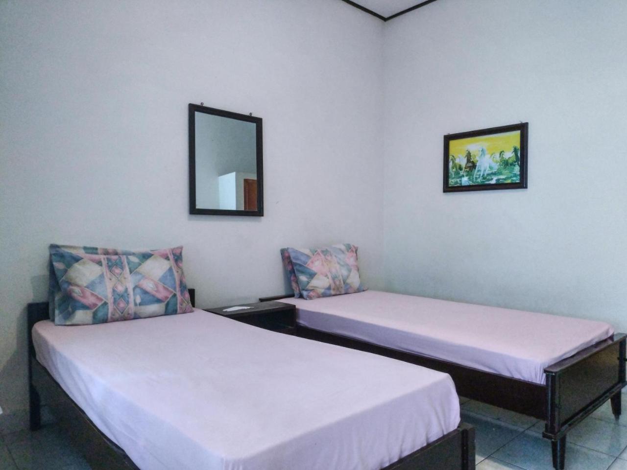 Catur Adi Putra Hotel Denpasar  Room photo