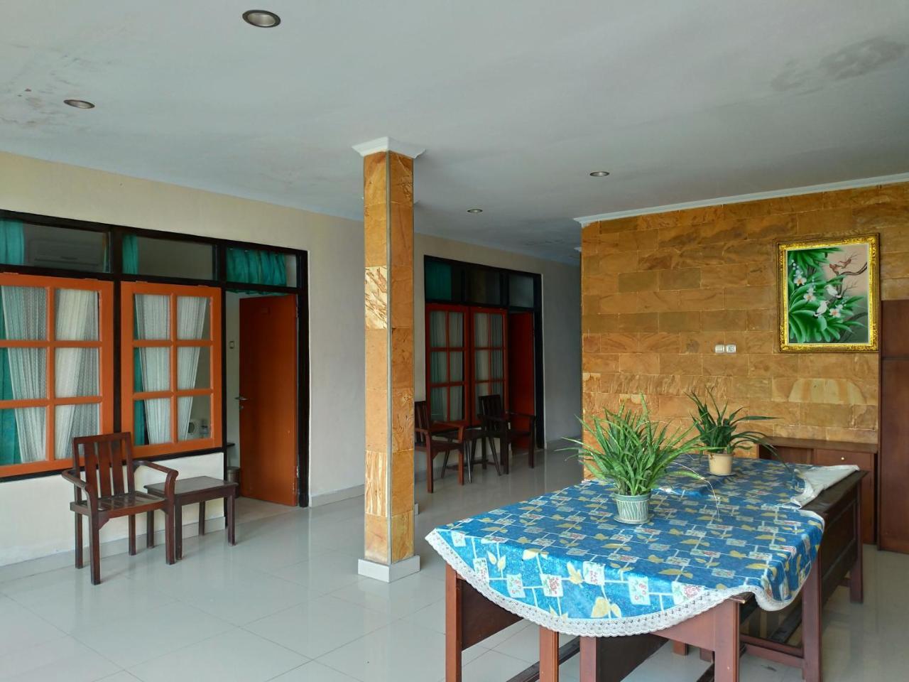 Catur Adi Putra Hotel Denpasar  Exterior photo