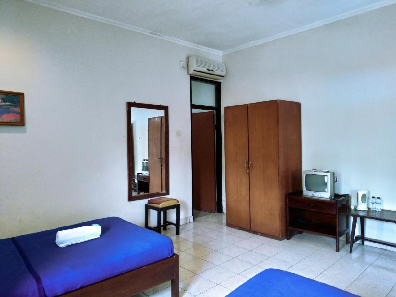 Catur Adi Putra Hotel Denpasar  Room photo