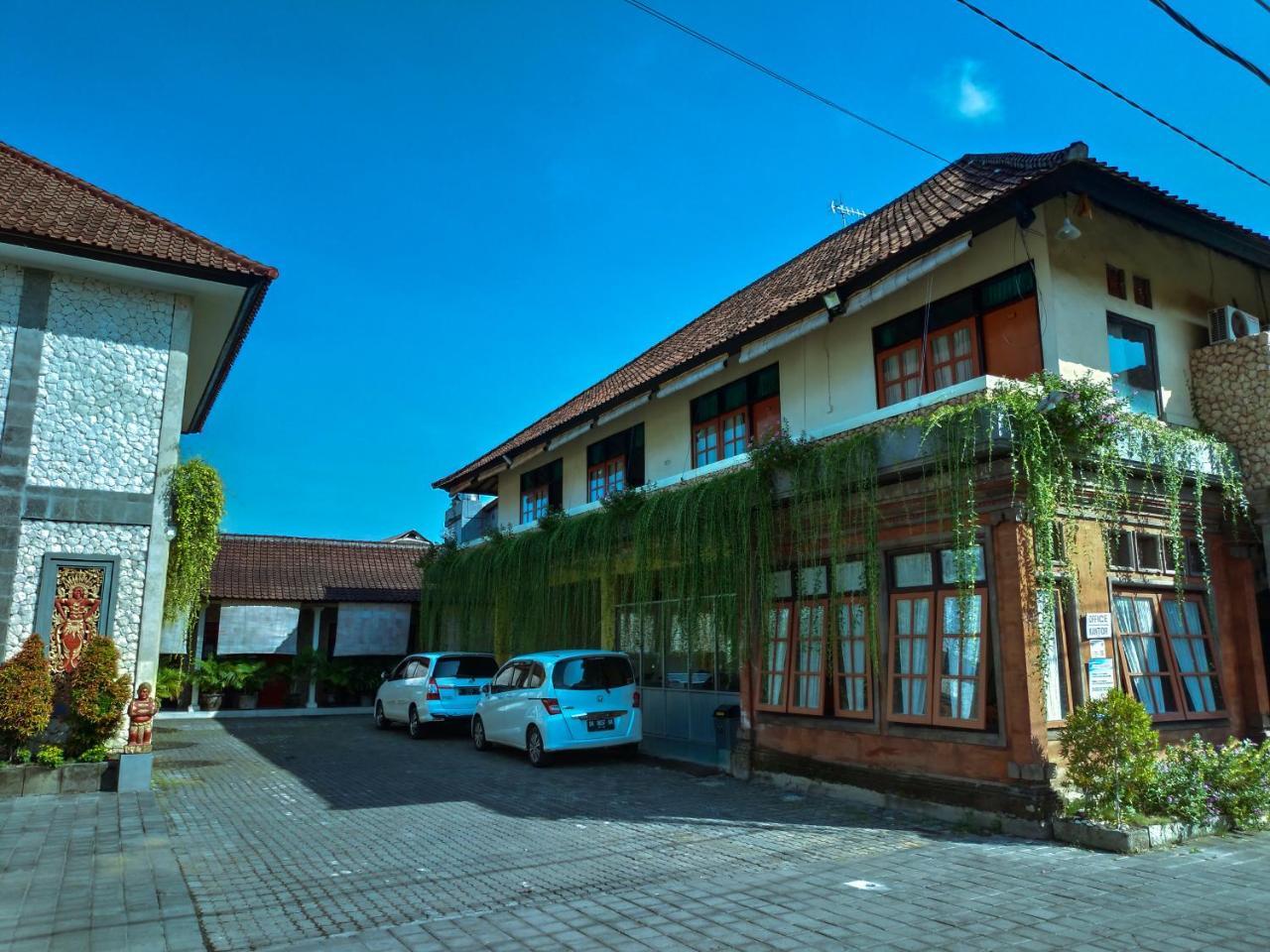 Catur Adi Putra Hotel Denpasar  Exterior photo